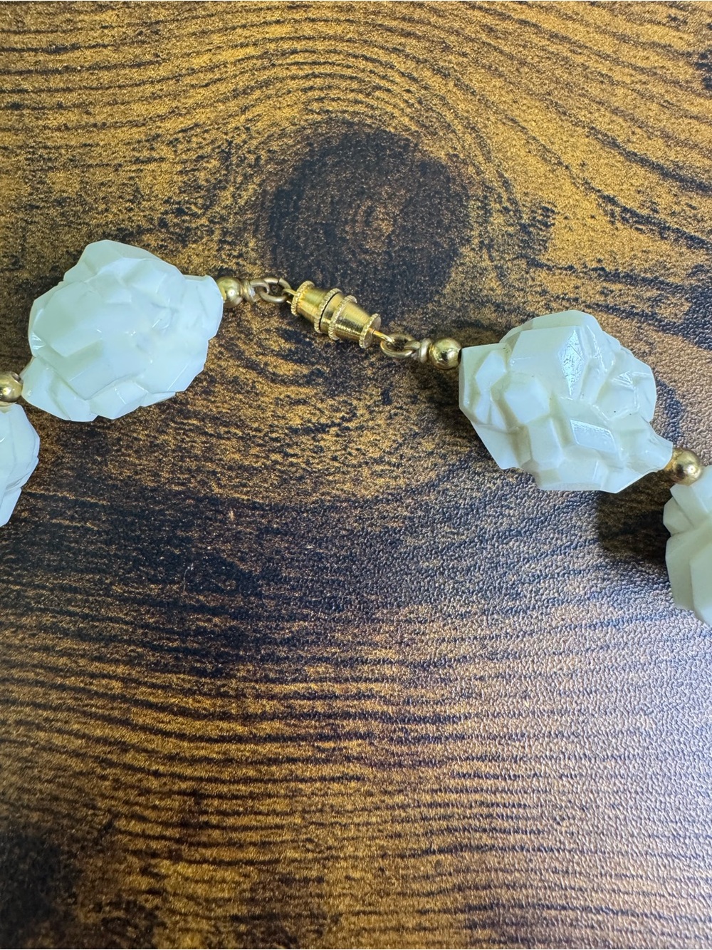 Vintage Cream Bead Necklace with Gold Accents - Rocks, Deco, Iconic - Picture 8 of 9